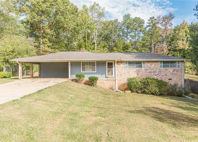 Property at 6275 S Skyline Dr, Douglasville, GA 30135, 3 beds, 2 baths