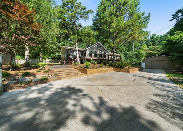 Property at 528 Pumpkinvine Rd, Acworth, GA 30101, 5 beds, 3.5 baths