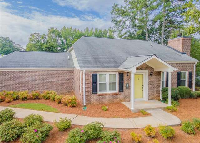 Property at 285 Ashleigh Ter, Marietta, GA 30062, 2 beds, 2 baths