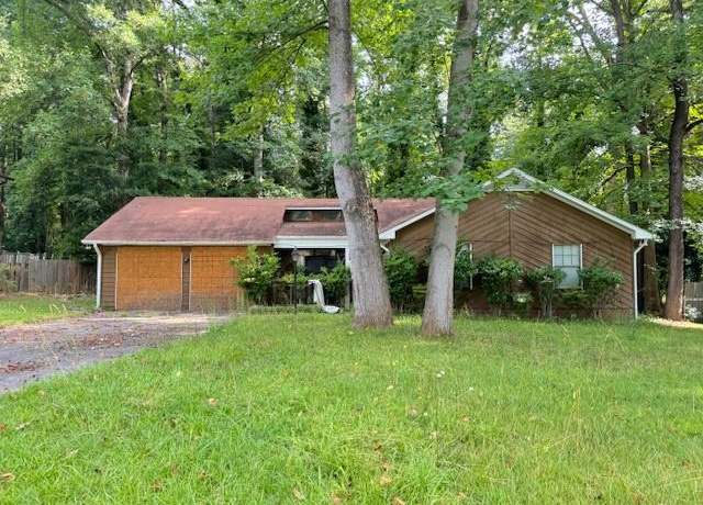Property at 445 Independence Dr, Jonesboro, GA 30238, 3 beds, 2 baths