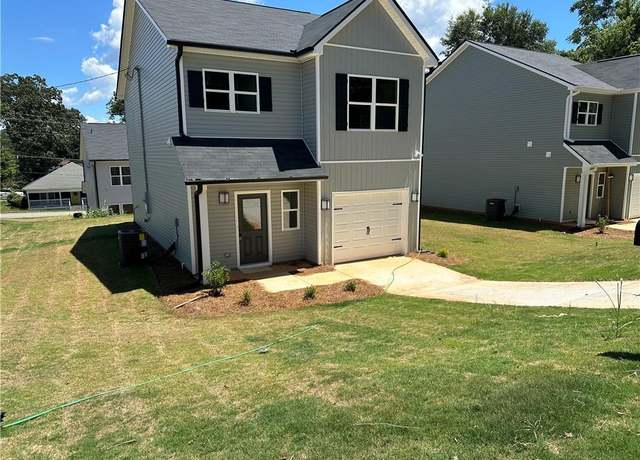 Property at 17 Taylor St, Toccoa, GA 30577, 3 beds, 2.5 baths