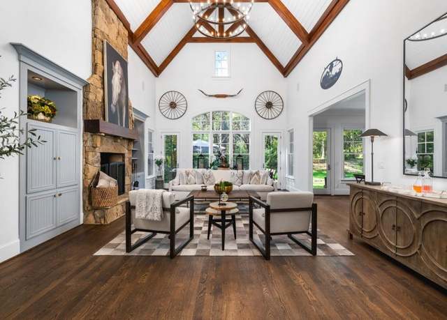 Property at 222 Valley View Dr, Rockmart, GA 30153, 6 beds, 5.5 baths