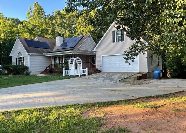 Property at 1012 River Bluff Dr, Winder, GA 30680, 4 beds, 3 baths