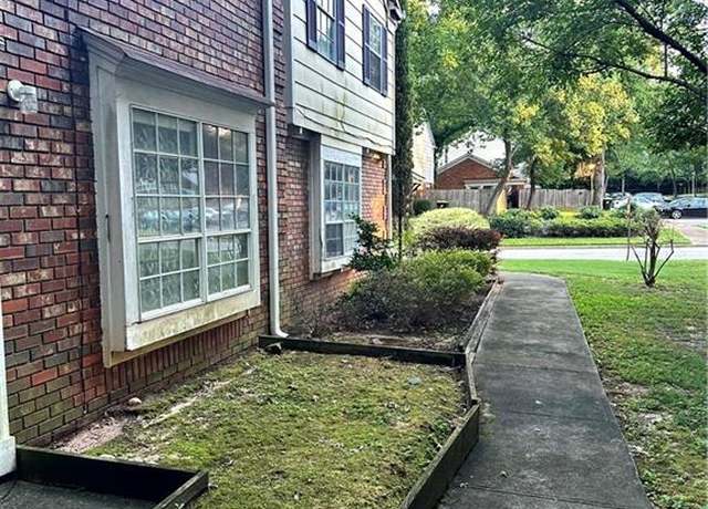 Property at 2574 Stratford Ln, Morrow, GA 30260, 2 beds, 1.5 baths