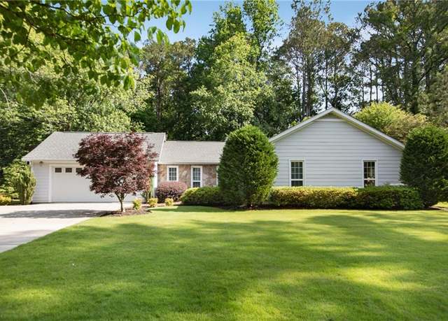 Property at 3519 Oak Knoll Dr, Marietta, GA 30068, 3 beds, 2 baths