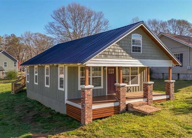 Property at 92 Mcgriff St, Heflin, AL 36264, 2 beds, 1.5 baths