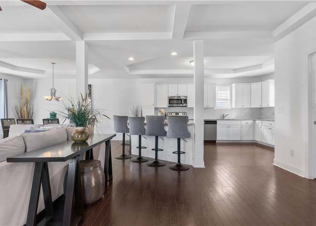 Property at 725 Mcwilliams Rd SE, Atlanta, GA 30315, 4 beds, 3.5 baths