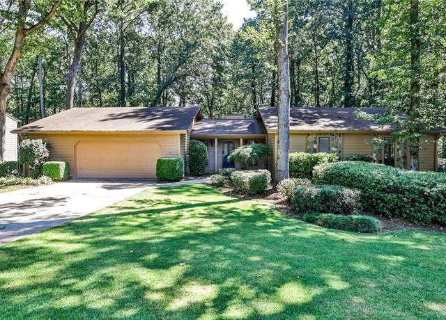 Property at 2528 Chimney Springs Dr, Marietta, GA 30062, 3 beds, 2 baths