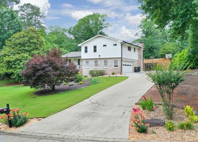 Property at 281 Lakeshore Dr NE, Marietta, GA 30067, 4 beds, 2.5 baths