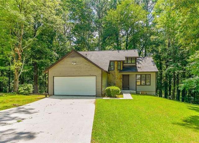 Property at 1070 Chapman Ln, Stone Mountain, GA 30088, 3 beds, 2.5 baths