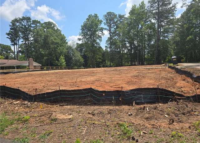 Property at 2477 Bobbie Dr, Marietta, GA 30066, 5 beds, 5 baths