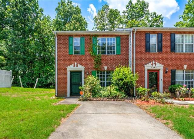 Property at 1382 Hollenbeck Ln, Riverdale, GA 30296, 3 beds, 2.5 baths