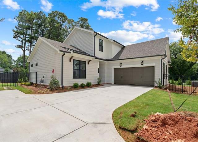 Property at 551 Pearl St, Cumming, GA 30040, 3 beds, 2 baths