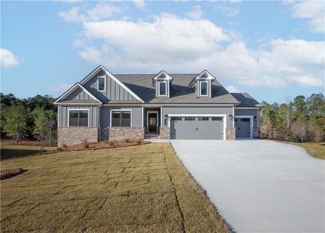 Property at 1147 Red Oak Blvd, Loganville, GA 30052, 4 beds, 3 baths