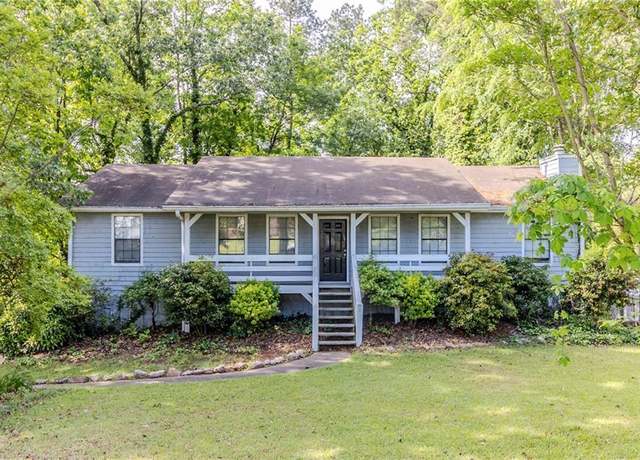 Property at 6595 Oakwood Dr, Douglasville, GA 30135, 3 beds, 2 baths