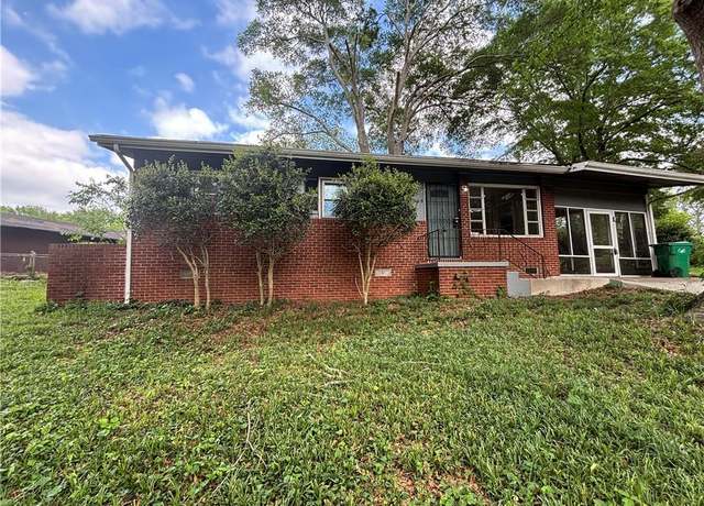 Property at 2069 Bixler Cir, Decatur, GA 30032, 3 beds, 2 baths