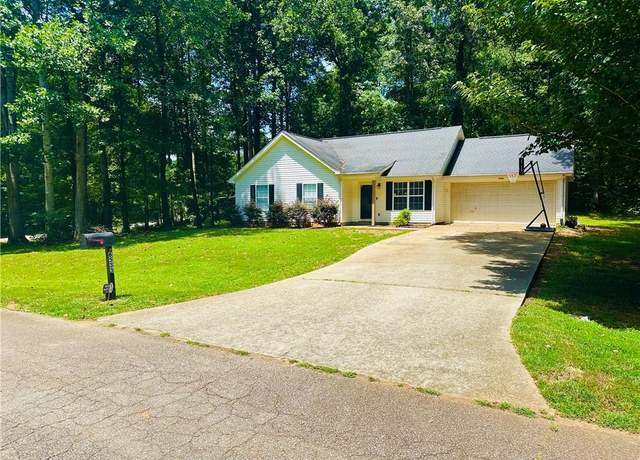 Property at 6533 River Hill Dr, Flowery Branch, GA 30542, 3 beds, 2 baths