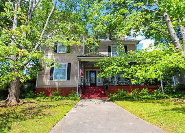 Property at 30 Sessions St NW, Marietta, GA 30060, 4 beds, 3 baths