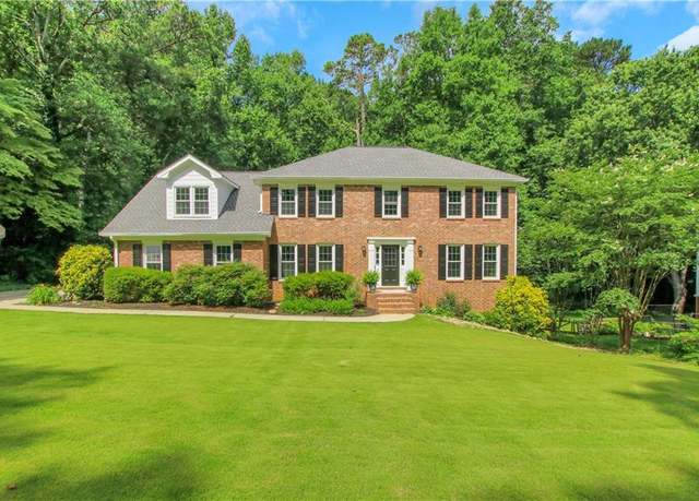 Property at 1135 Parkview Way SW, Lilburn, GA 30047, 5 beds, 2.5 baths