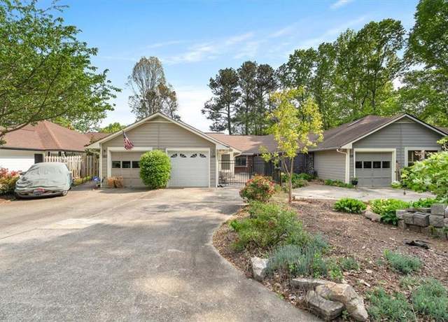 Property at 1126 Berkley Dr SE, Smyrna, GA 30082, 2 beds, 2.5 baths