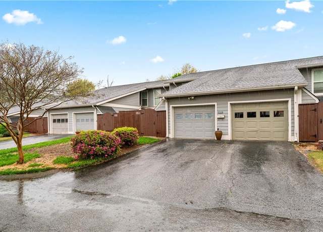 Property at 4974 Meadow Ln, Marietta, GA 30068, 3 beds, 2.5 baths