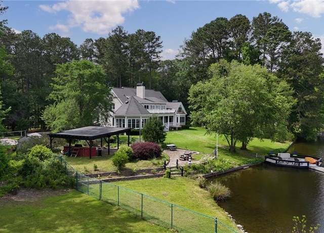Property at 625 W Lake Dr, Oxford, GA 30054, 3 beds, 4 baths