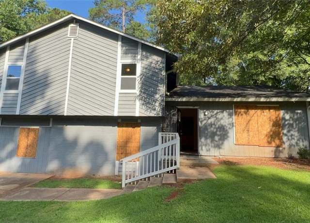 Property at 3766 Chimney Ridge Ct, Ellenwood, GA 30294, 5 beds, 2 baths