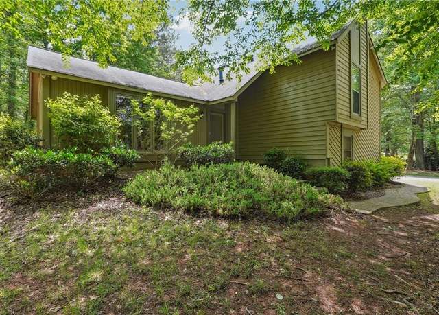 Property at 3335 New Heritage Dr, Alpharetta, GA 30022, 3 beds, 2.5 baths