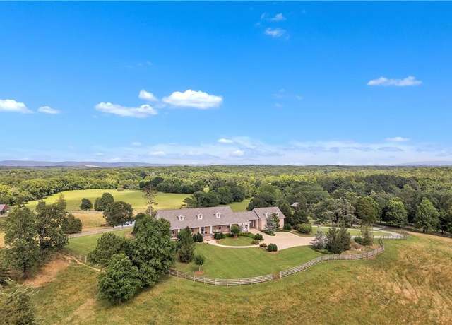 Property at 702 Cash Rd NE, Calhoun, GA 30701, 4 beds, 3 baths