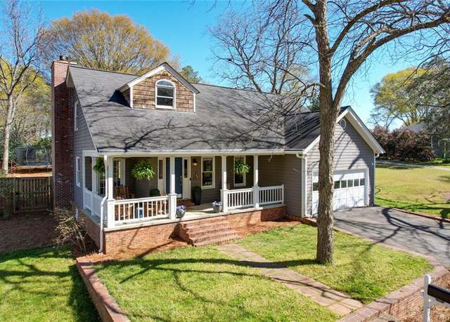 Property at 235 Chicopee Dr NE, Marietta, GA 30060, 3 beds, 2.5 baths