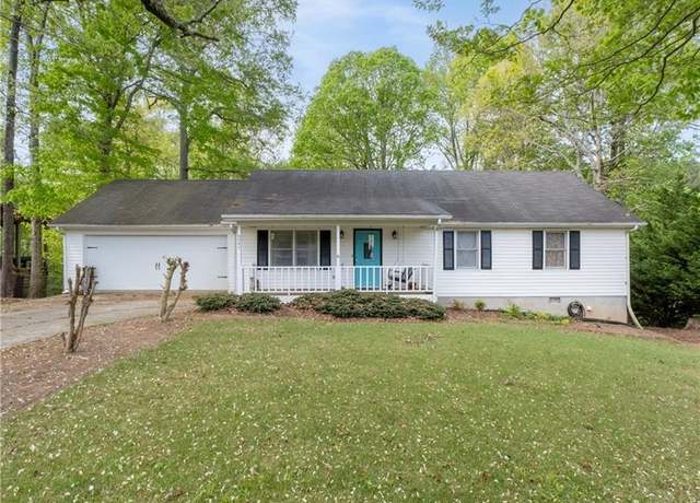 Property at 6041 Cobb St, Lula, GA 30554, 3 beds, 2 baths