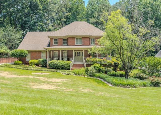 Property at 3290 Spain Rd, Snellville, GA 30039, 4 beds, 3 baths