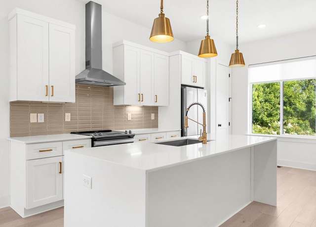 Property at 215 Bass St SW, Atlanta, GA 30315, 3 beds, 4 baths