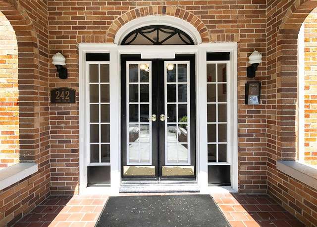 Property at 242 12th St NE #8, Atlanta, GA 30309, 1 bed, 1 bath