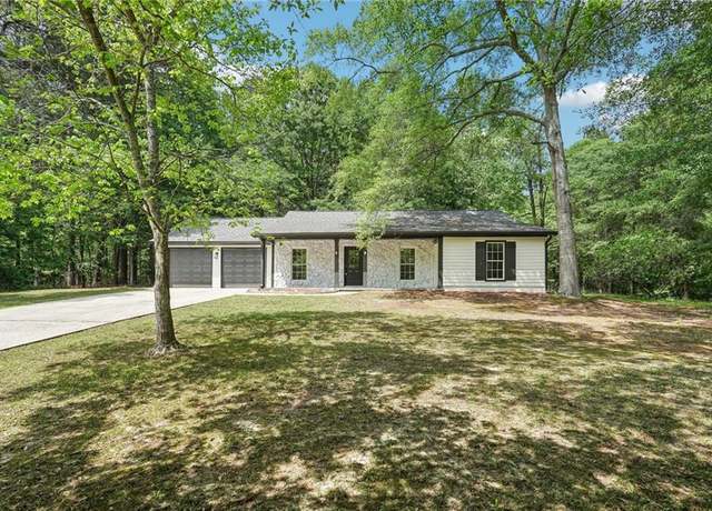 Property at 250 Huntcliff Ct, Fayetteville, GA 30214, 3 beds, 2 baths