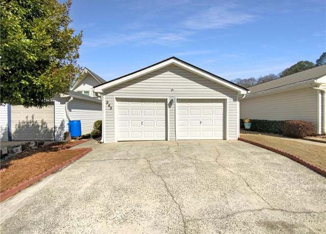 Property at 949 Bobcat Ct SE, Marietta, GA 30067, 3 beds, 2 baths