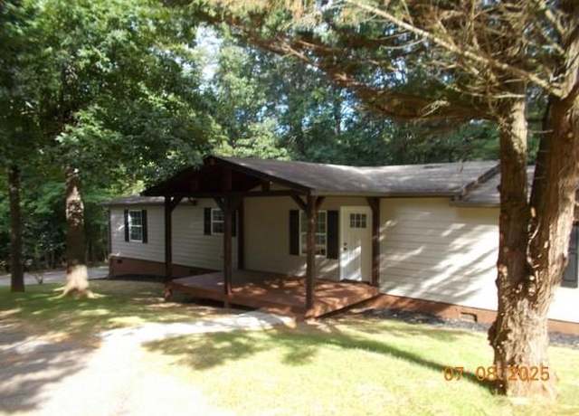 Property at 487 Oak View Trl, Cleveland, GA 30528, 4 beds, 2 baths
