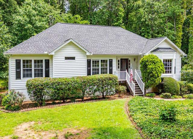 Property at 567 Leah Dr, Powder Springs, GA 30127, 4 beds, 3 baths