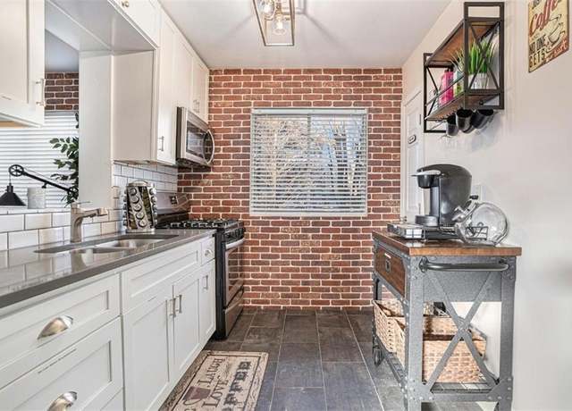 Property at 91 NE Rumson Rd NE Unit B20, Atlanta, GA 30305, 2 beds, 1.5 baths