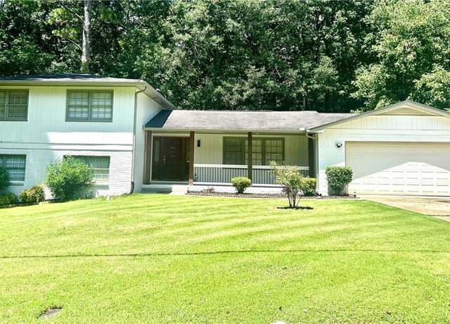 Property at 3221 Goldenchain Dr, Lithonia, GA 30038, 5 beds, 3 baths