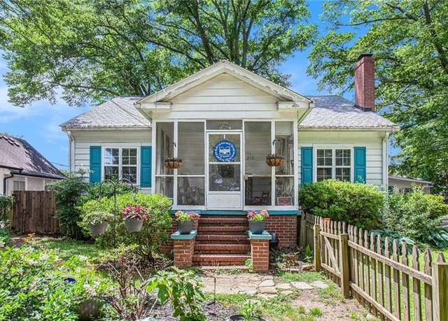 Property at 212 South Ave SE, Marietta, GA 30060, 3 beds, 1 bath