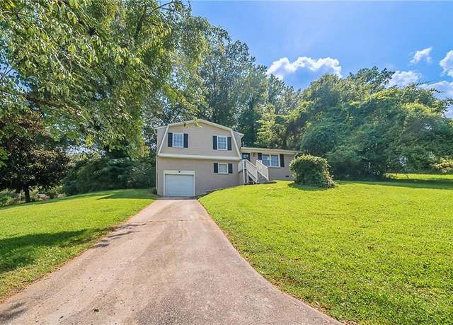 Property at 1658 Pine Glen Cir, Decatur, GA 30035, 4 beds, 1.5 baths