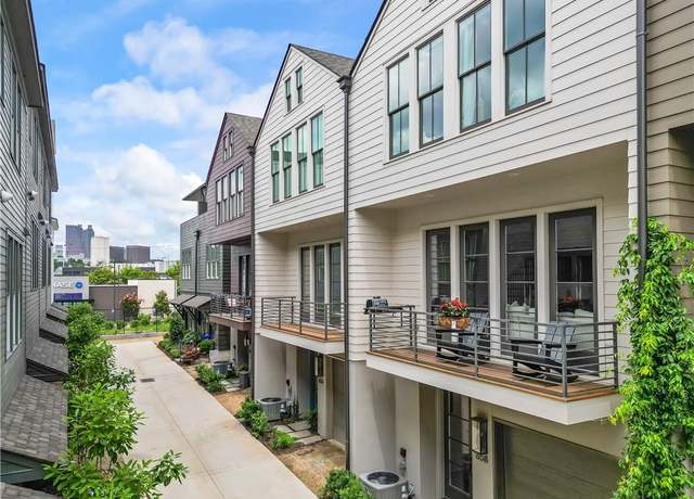 Property at 658 Bull St SE, Atlanta, GA 30315, 2 beds, 2.5 baths