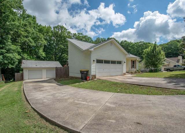 Property at 130 Country Side Dr, Senoia, GA 30276, 3 beds, 3 baths