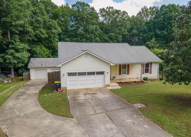 Property at 130 Country Side Dr, Senoia, GA 30276, 3 beds, 3 baths
