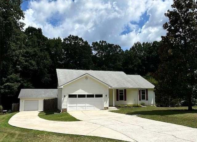 Property at 130 Country Side Dr, Senoia, GA 30276, 3 beds, 3 baths