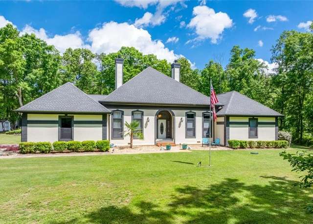Property at 1198 Lakeshore Dr, Jefferson, GA 30549, 4 beds, 2.5 baths