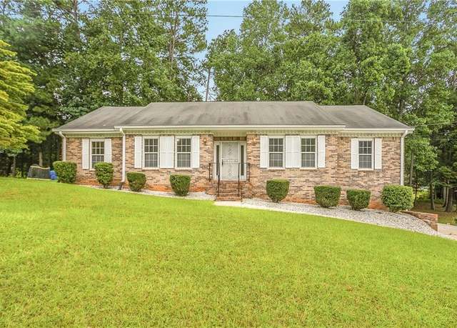 Property at 670 Timbergrove Dr SW, Atlanta, GA 30331, 3 beds, 2.5 baths