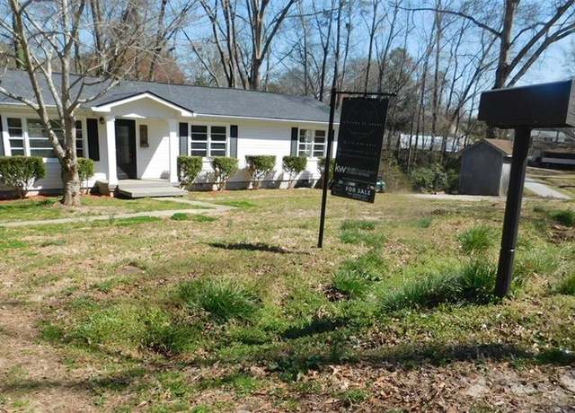 Property at 182 Troy St, Commerce, GA 30529, 3 beds, 2 baths