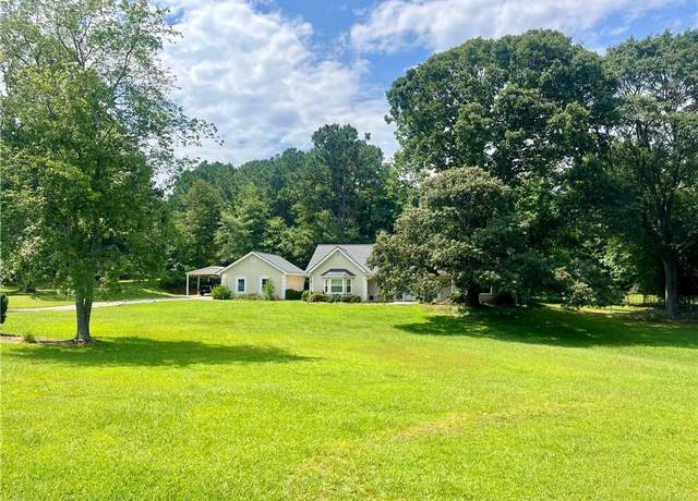 Property at 10 Carriage Gate Dr, Sharpsburg, GA 30277, 3 beds, 2 baths